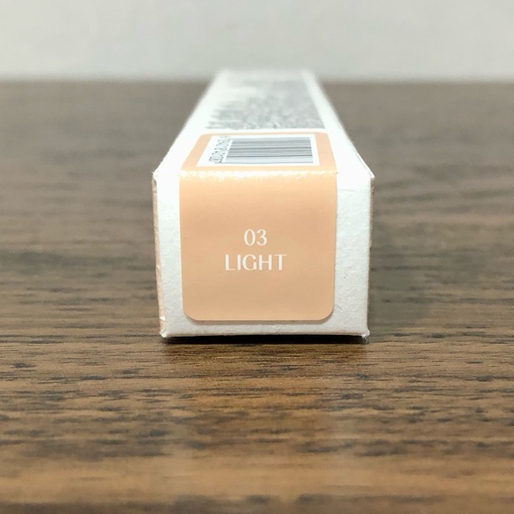 Huda Beauty GloWish Bright Light Hydrating Sheer Vegan Concealer in Light 03 - Picture 8 of 8